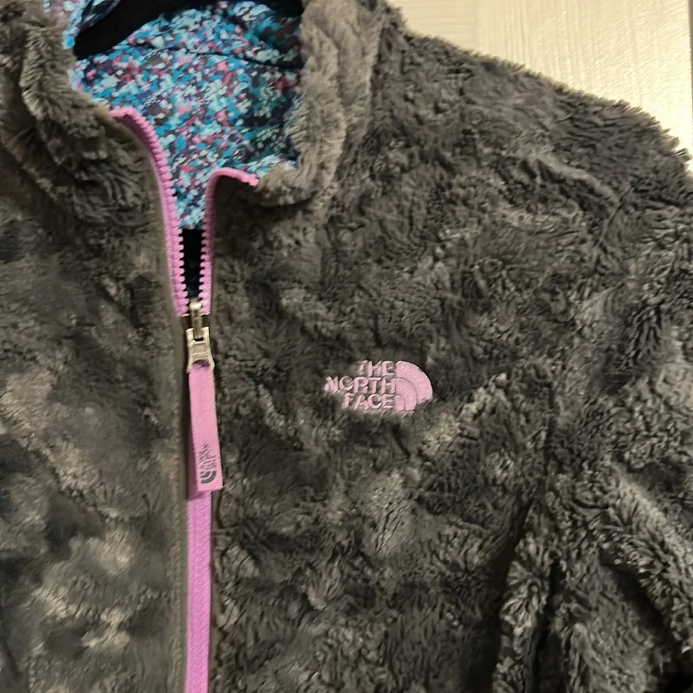 The North Face girl’s Mossbud Swirl Blue Gray Reversible Coat